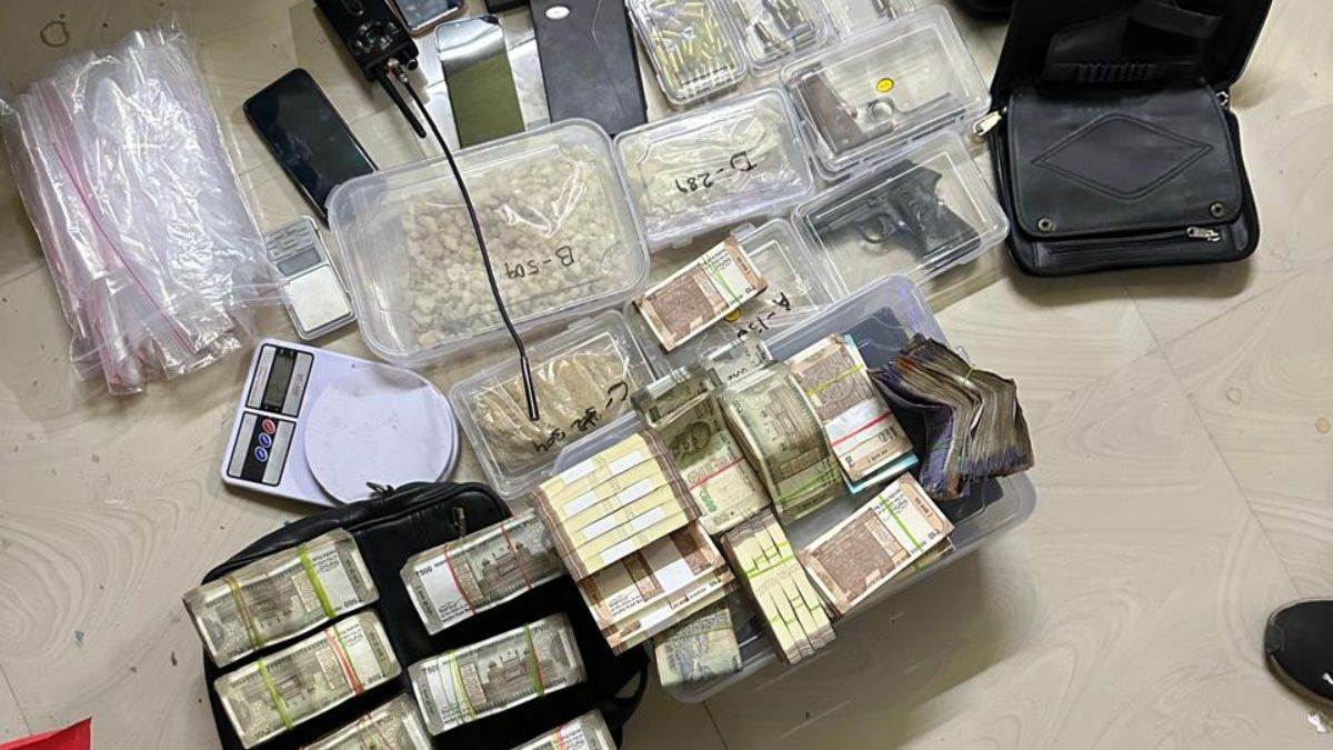 https://www.jagranimages.com/images/newimg/21112024/21_11_2024-ahmedabad_drugs_23834808.jpg