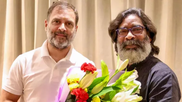 कांग्रेस नेता राहुल गांधी और झामुमो नेता हेमंत सोरेन।
