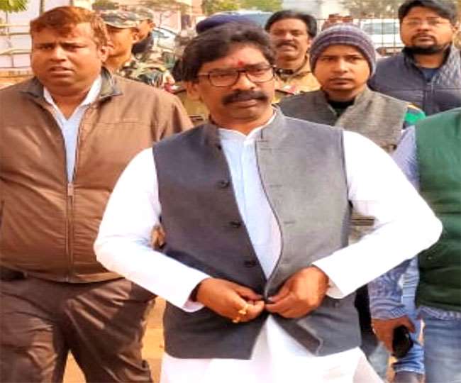 Jharkhand Election Result 2019: एग्जिट पोल पर मगन हुए हेमंत, JMM में आनंद ही आनंद; स्ट्रांग रूम पर डटे कार्यकर्ता
