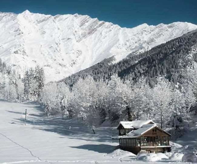 पर्यटन स्‍थलों में भारी बर्फबारी: यहां व्‍हाइट क्रिसमस मना सकेंगे सैलानी, धूप खिलते ही चमक उठे पहाड़