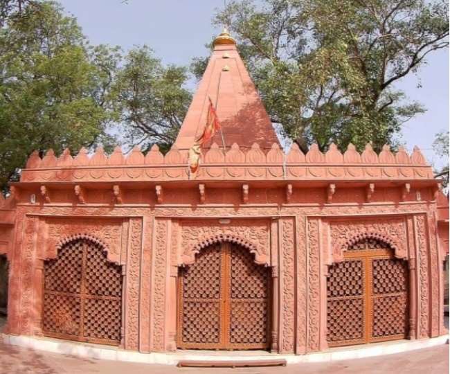 https://www.jagranimages.com/images/newimg/21122021/21_12_2021-laxmi_mandir_22313929.jpg