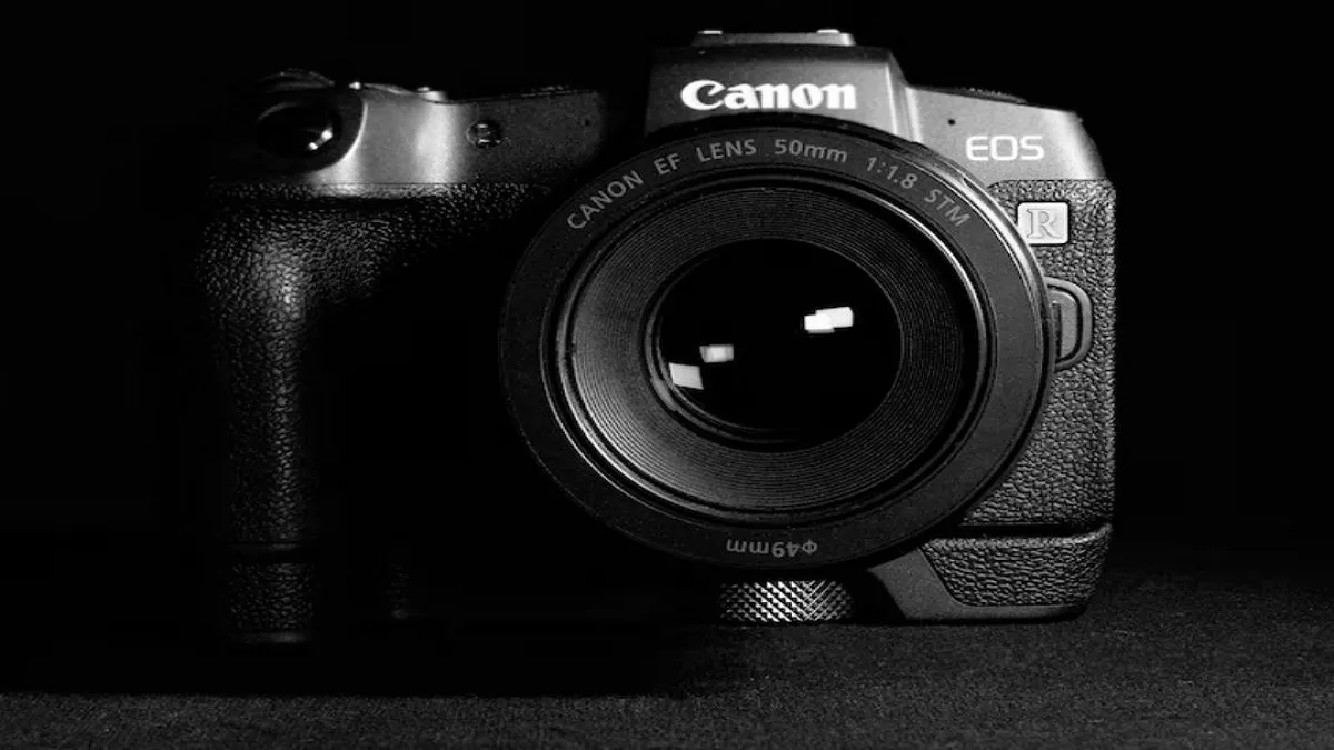 Amazon Sale On Canon And Nikon Camera: प्रोफ़ेशनल फोटोग्राफर्स की पहली पसंद हैं ये सेलिंग कैमरा, अभी करें ऑर्डर