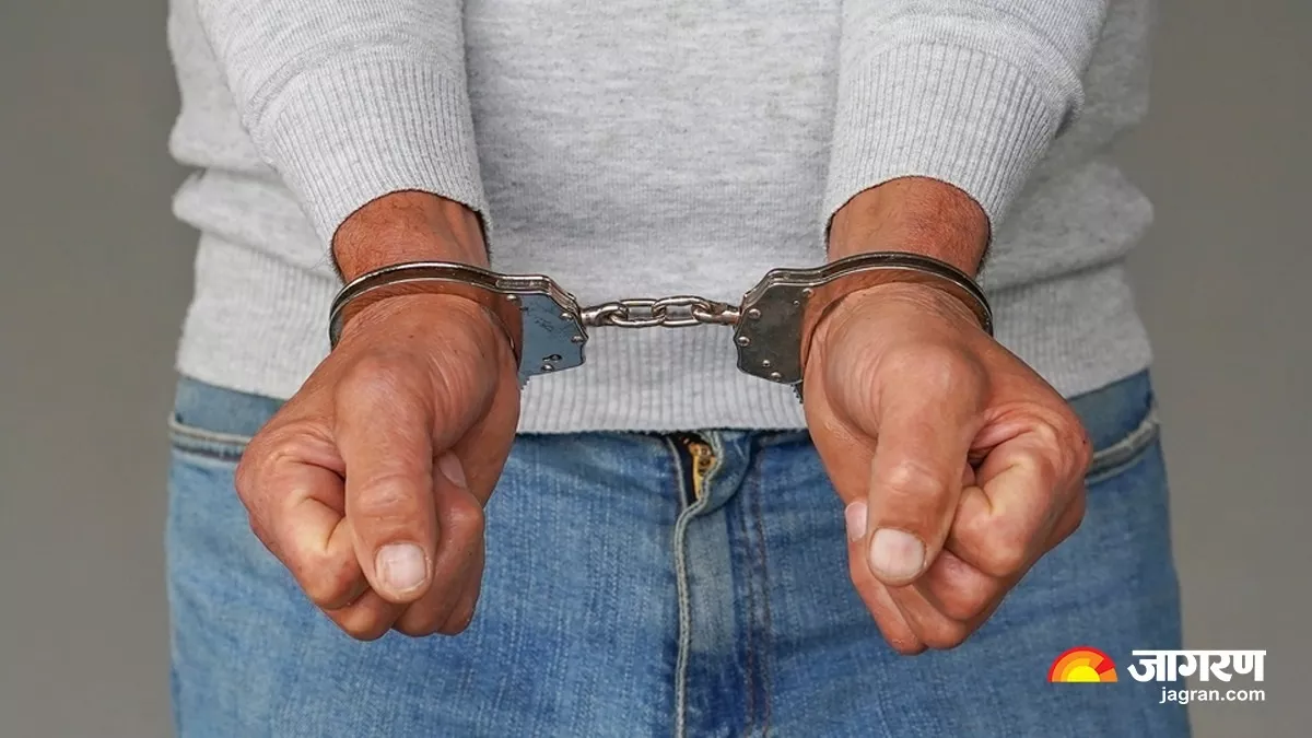 Delhi Crime: लूटपाट की वारदात को अंजाम देकर फरार हो रहे थे आरोपित, मोटरसाइकिल फिसलने से चढ़े पुलिस के हत्थे