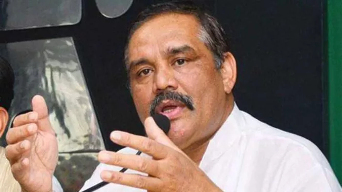 लतीफ पुरा पहुंचे एससी कमीशन के चेयरमैन विजय सांपला, इंसाफ दिलाने का वादा