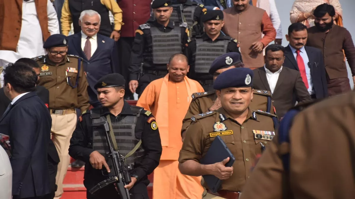 सीएम योगी आदित्यनाथ पहुंचे अयोध्या, रामलला के किए दर्शन; प्राण प्रतिष्ठा कार्यक्रम की तैयारियों का ले रहे हैं जायजा