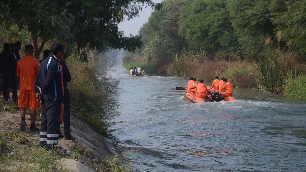 Delhi: आखिर मेरी बिटिया कब मिलेगी... नहर किनारे रोते हुए पूछती रही मां,  दरिंदगी के बाद हत्या कर फेंका था शव - ncr Mother Asking daughter dead body  missing in munak canal