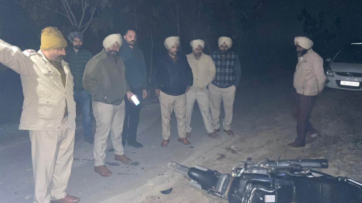 encounter between police and miscreants in tarn taran two gangsters arrested happy shooter injured in firing