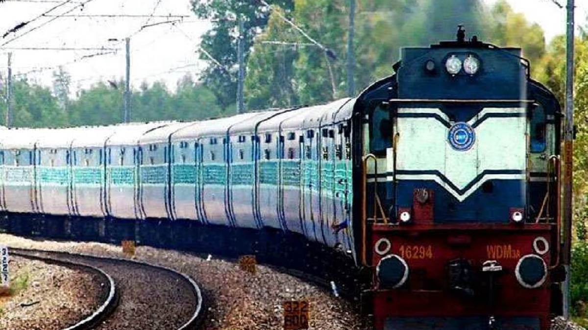 https://www.jagranimages.com/images/newimg/21122024/21_12_2024-special-train_23853116.jpg