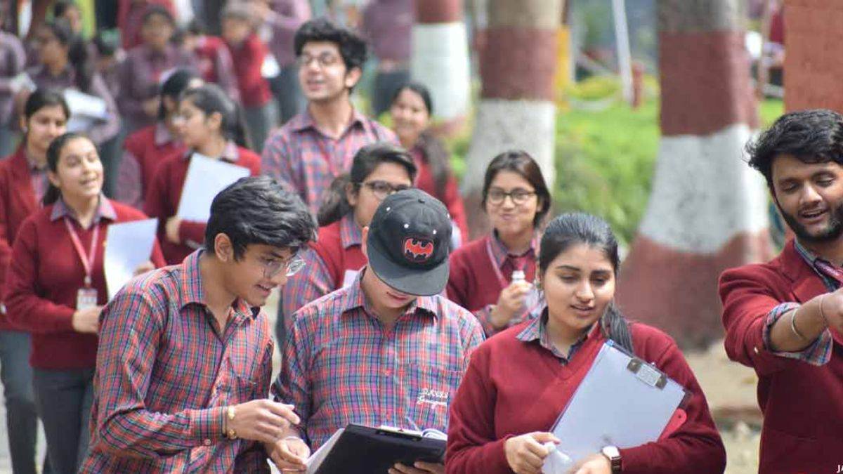 https://www.jagranimages.com/images/newimg/21122024/21_12_2024-students_23853099.jpg