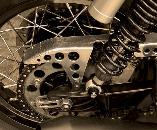 https://www.jagranimages.com/images/newimg/22012021/22_01_2021-bike-cleaning_21298258.jpg