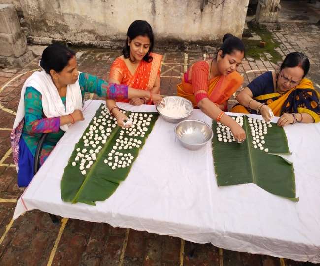 Taste of India: मधुबनी के सोहराय में बड़ी तैयार करतीं महिलाएं। (फोटो : फाइल)