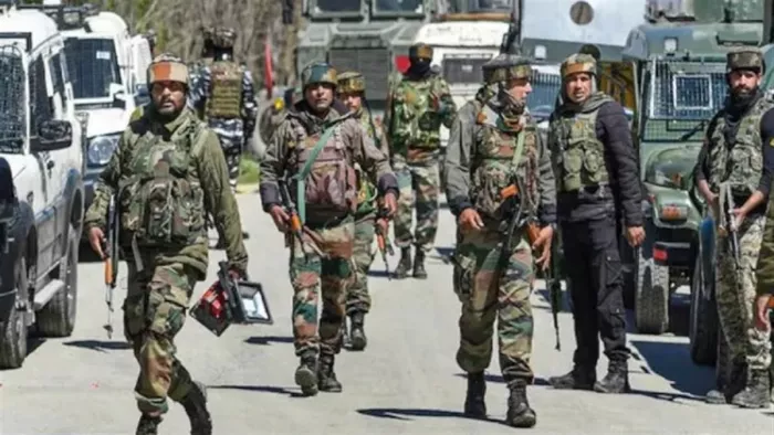 आतंकियों ने श्रीनगर के ईदगाह क्षेत्र में ग्रेनेड हमला किया।