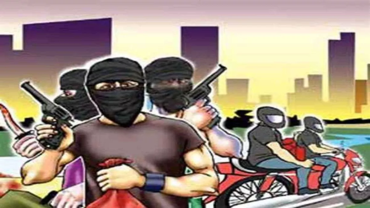 क्योंझर जिले से एक हैरान कर देने वाला मामला सामने आया है। यहां रविवार तड़के दिनदहाड़े लूट हुई है।