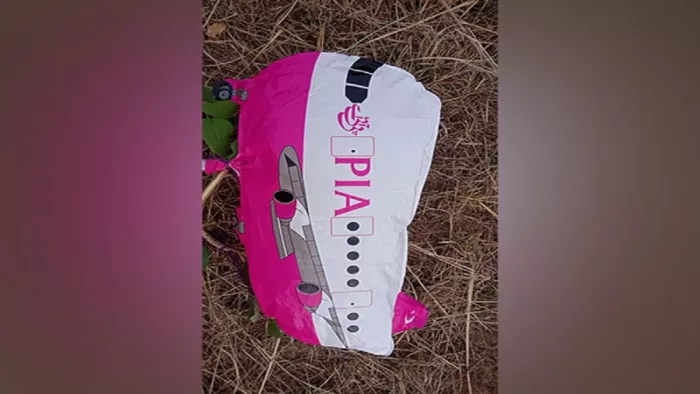 जम्मू में दोहरे बम धमाके के एक दिन बाद विमान के आकार का PIA लिखा गुब्बारा बरामद।