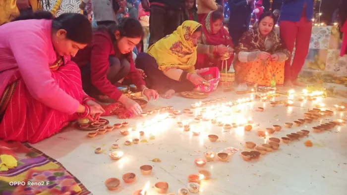 तस्वीरों में देखिए लोगों पर कैसे चढ़ भक्ति का रंग