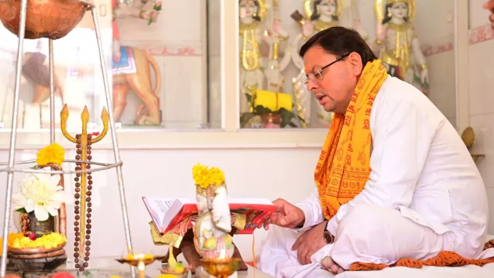 CM Dhami Photos: श्री रामचरितमानस का पाठ, प्राण प्रतिष्ठा के शुभ अवसर सीएम धामी ने ऐसे की दिन की शुरुआत