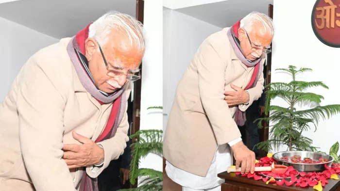 कबीर कुटीर में दीए जलाकर धूमधाम से मनाया प्राण प्रतिष्ठा पर्व