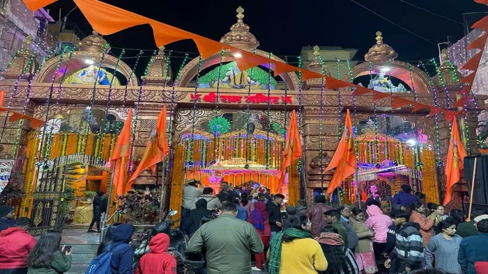 रांची में सर्जना चौक स्थित राम मंदिर सजा हुआ।