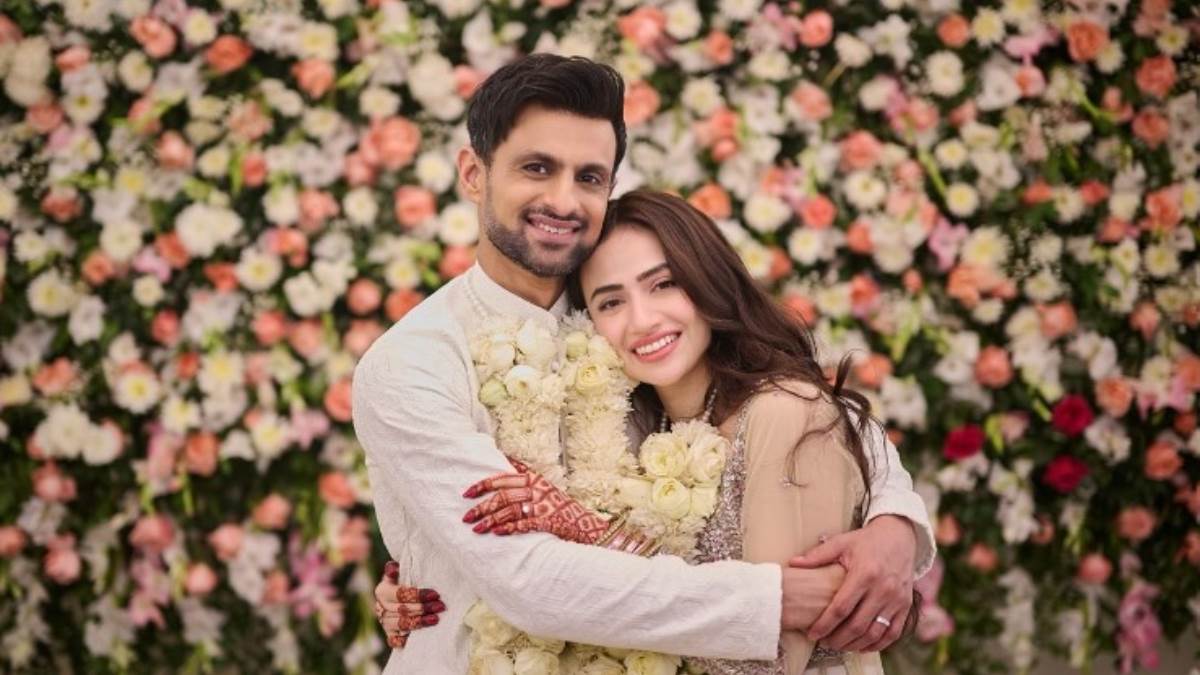 https://www.jagranimages.com/images/newimg/22012024/22_01_2024-sana_and_shoaib_malik_23635472.jpg