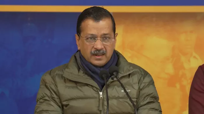 आप संयोजक अरविंद केजरीवाल प्रेसवार्ता करते हुए। (फोटो- सोशल मीडिया)