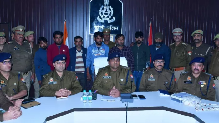 पुलिस की गिरफ्त में हरीश कटियार का अपहरण करने वाले गिरोह के सदस्य। जागरण