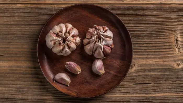लस्सन आपके इम्यून सिस्टम को मजबूत करता है। ( Pic Courtesy : Freepik)