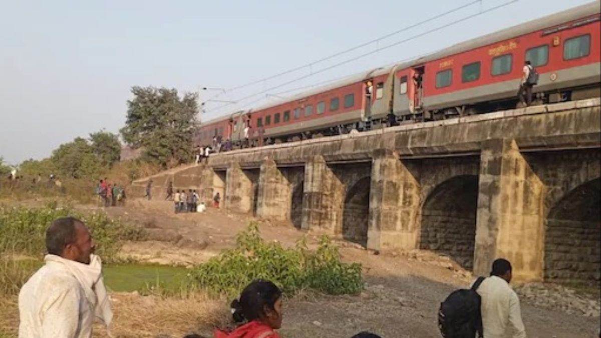 https://www.jagranimages.com/images/newimg/22012025/22_01_2025-jalgaon_rail_accident_23871273_19138921.jpg
