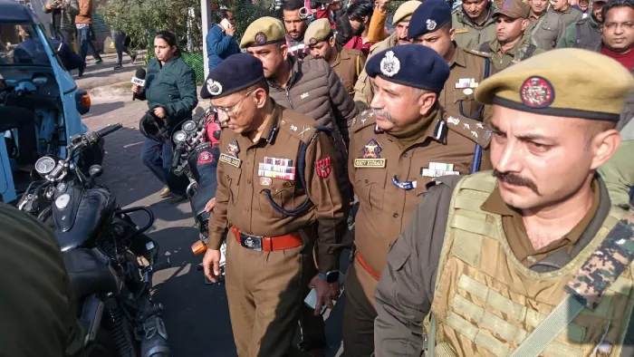 हत्या की वारदात के बाद घटनास्थल का जायजा लेने पहुंचे जम्मू जोन के एडीजीपी आनंद जैन (फोटो- जागरण)