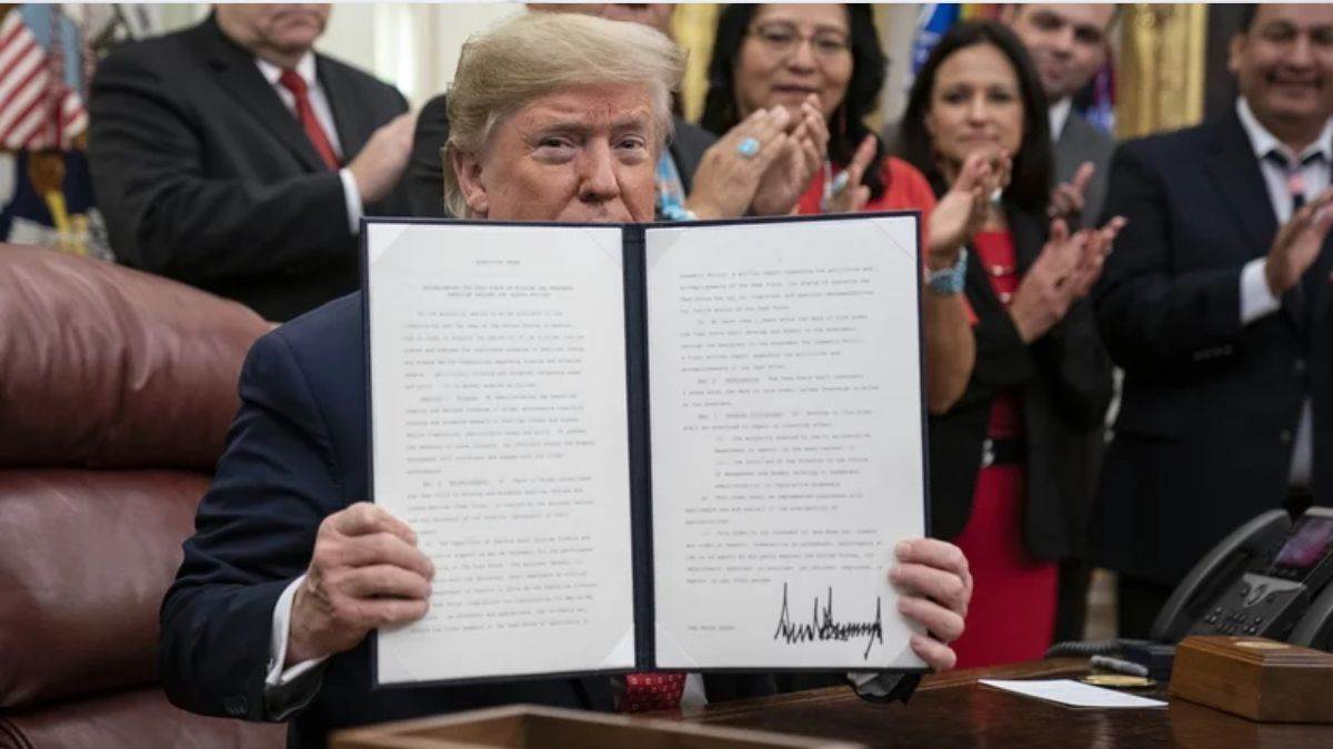 https://www.jagranimages.com/images/newimg/22012025/22_01_2025-trump_n_23870900.jpg