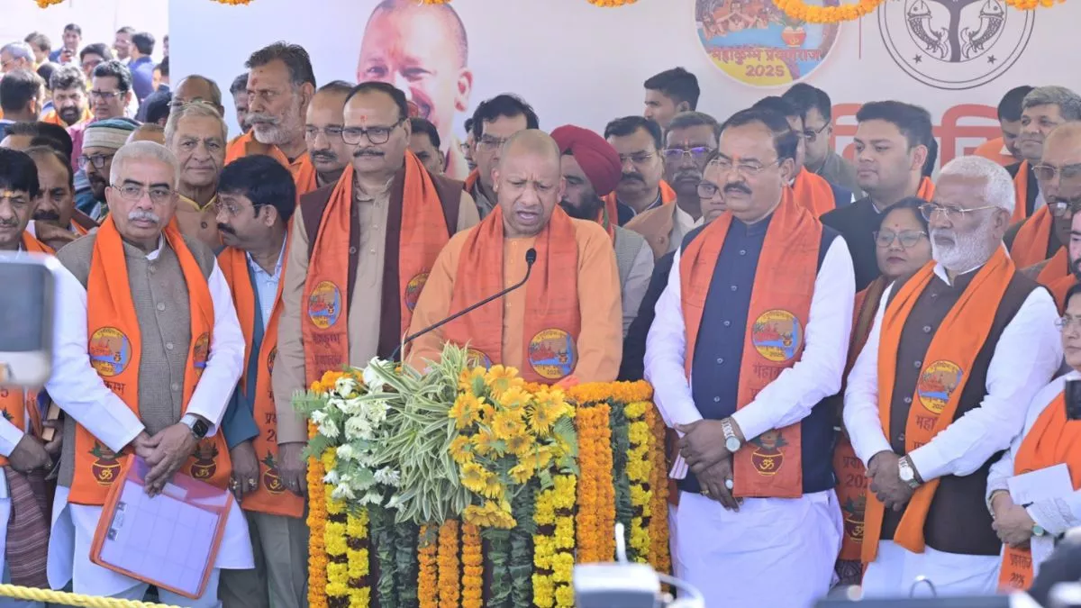 आप लोग पीछे क्या कर रहे हैं... जब मंच पर अचानक राजभर-आशीष पटेल और निषादराज को ढूंढने लगे CM योगी; VIDEO VIRAL