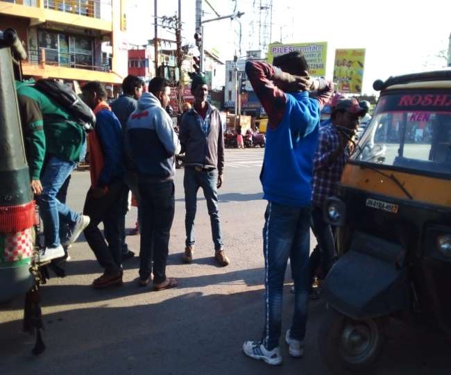 Passengers Are Being Packed in Autos Rent is Also Doubled in Ranchi