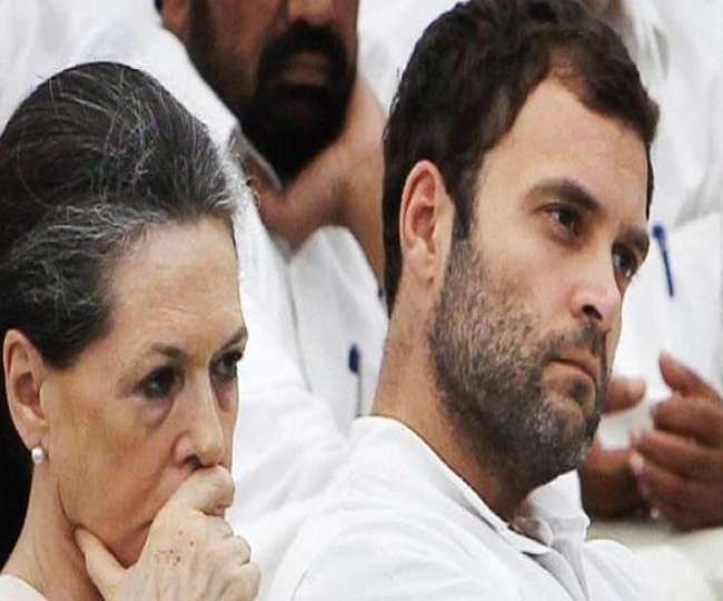 कांग्रेस नेता सोनिया गांधी और राहुल गांधी की फाइल फोटो।
