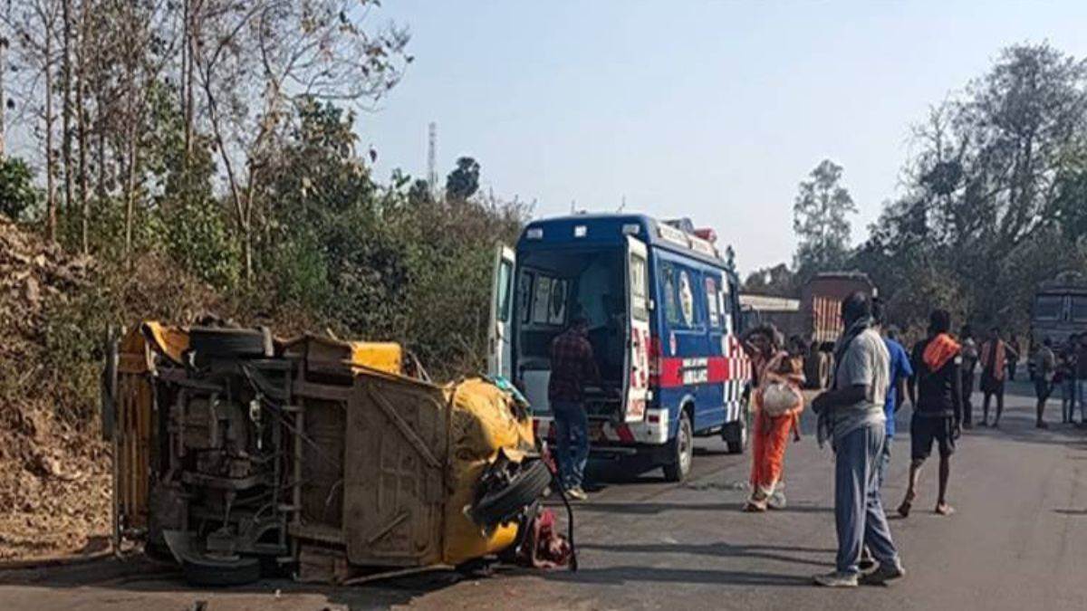 https://www.jagranimages.com/images/newimg/22022023/22_02_2023-accident_rayagada_23337839_20154946.jpg