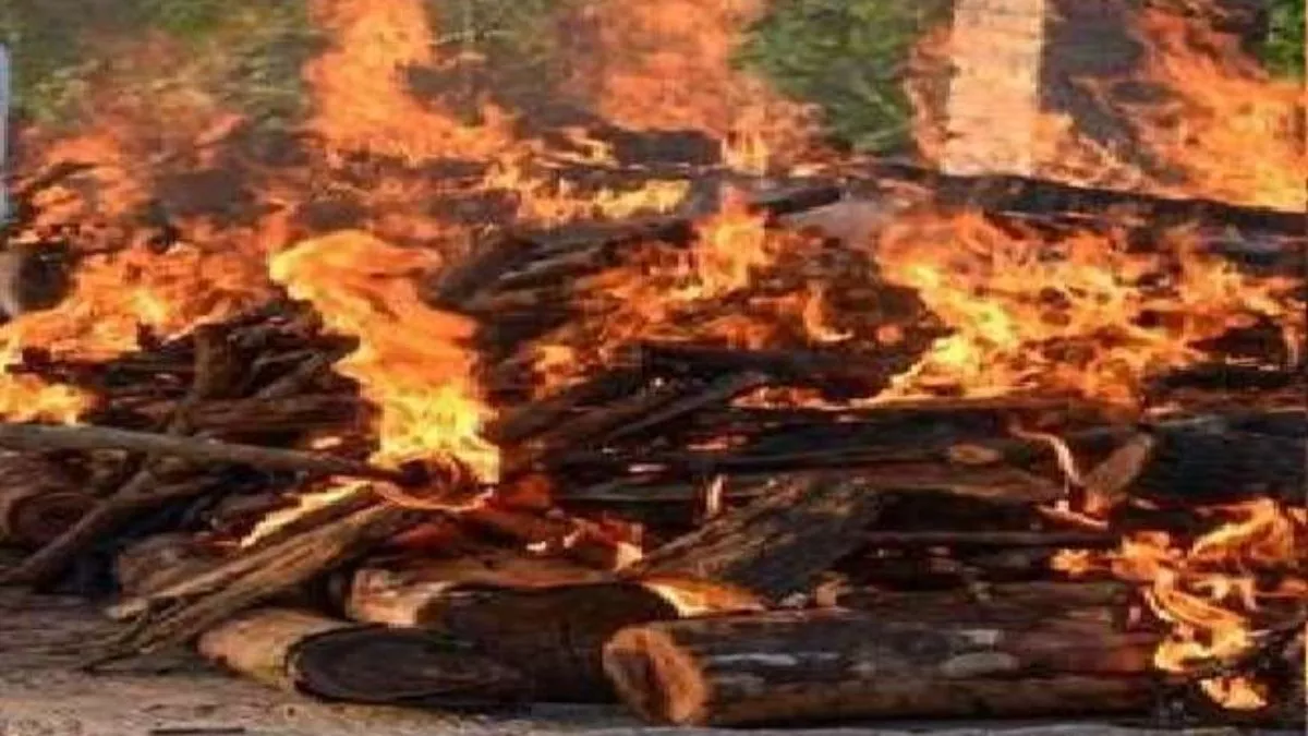 शव का अंतिम संस्कार करने के लिए आज भी भटक रही कोलाबीरा की बड़ी आबादी, श्मशान घाट पर भी हो चुका है अतिक्रमण - Kolabiras large population is still wandering to perform