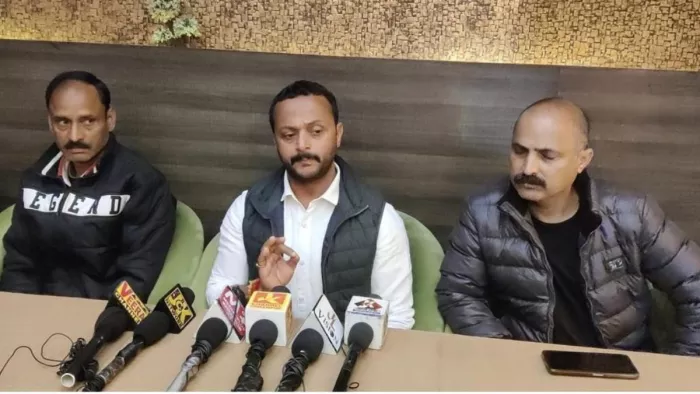 'प्रॉपर्टी टैक्स लगाना तानाशाही फरमान', केंद्र पर बरसे सुमित मगोत्रा