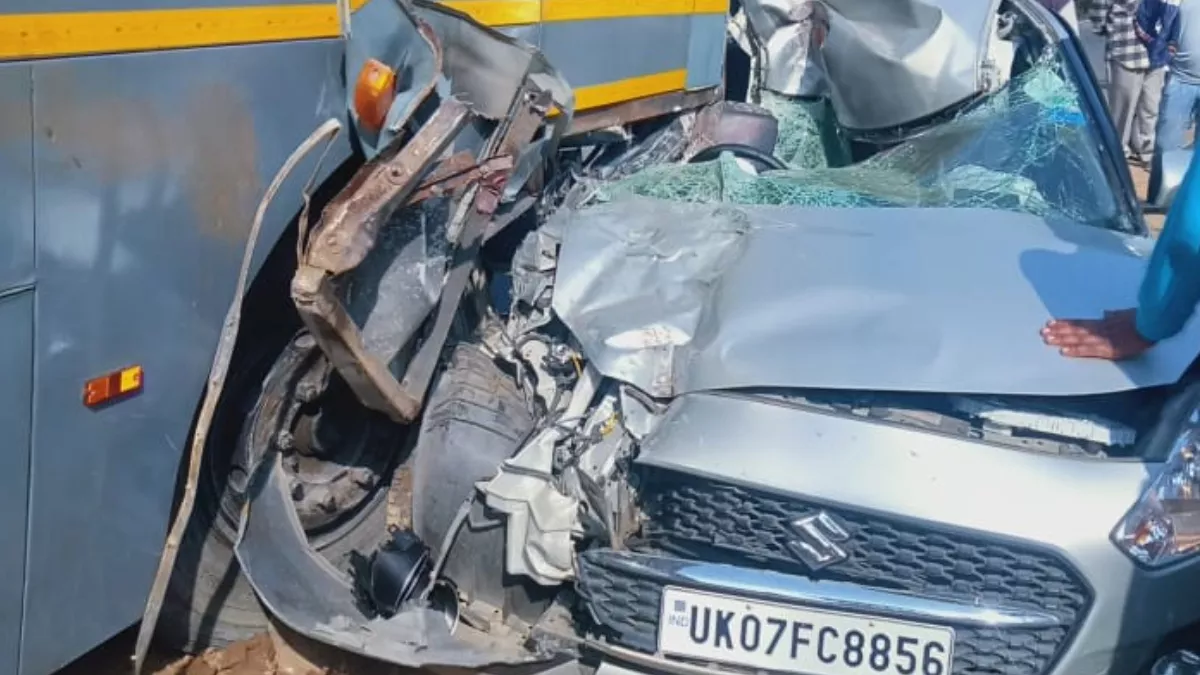 Himachal Accident: कोलार में बस और कार की भयंकर टक्कर, गाड़ी के उड़ गए परखच्चे; तीन लोग घायल