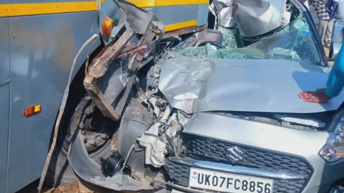 Himachal Accident: कोलर में बस और कार की भयंकर टक्कर
