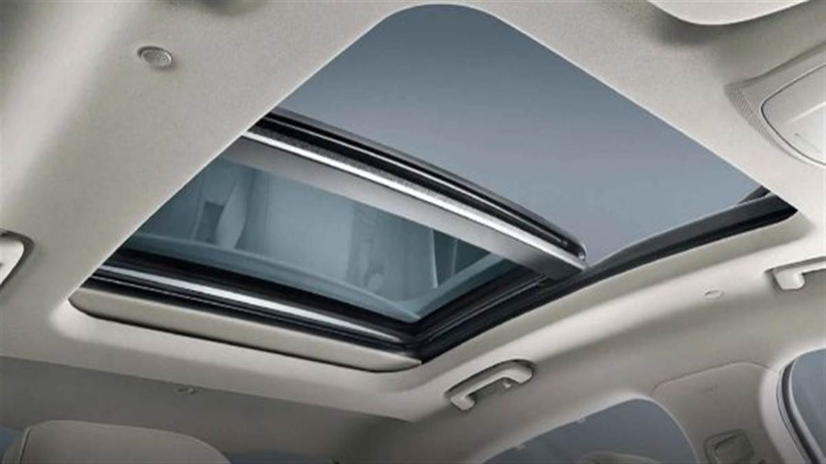 https://www.jagranimages.com/images/newimg/22022024/22_02_2024-car_sunroof_1_23659057.jpg