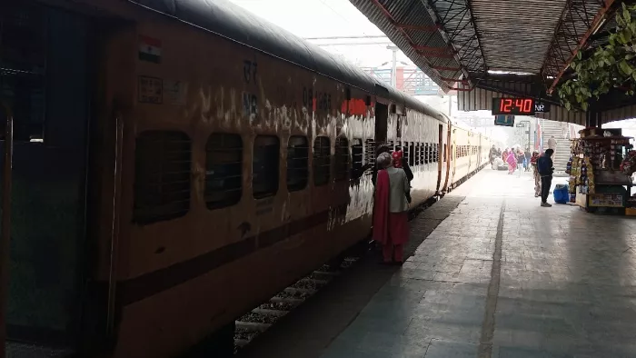 दिल्ली-बठिंडा एक्सप्रेस ट्रेन का बहादुरगढ़ स्टेशन पर होगा ठहराव।