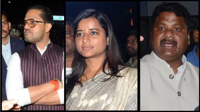 बिरसा मुंडा एयरपोर्ट से बाहर निकलते कांग्रेस के नाराज विधायक अनूप सिंह, अंबा प्रसाद, राजेश कच्छप व अन्य।