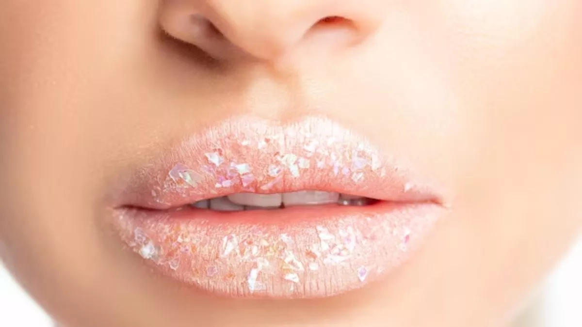 Lip Care Tips: होंठों का हमेशा रखेंगे ऐसे ख्याल, तो कभी नहीं होंगे ड्राई और डार्क!