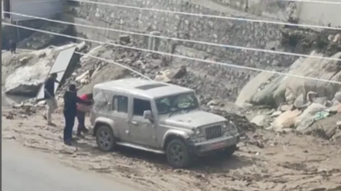 Mahindra Thar 5 Door को फिर से टेस्टिंग के दौरान स्पॉट किया गया है।