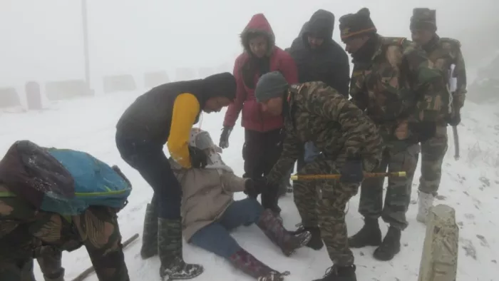 Sikkim Indian Army Video सिक्किम में सेना ने पर्यटकों को बचाया।