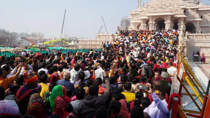 अयोध्या में पहले से दोगुना भक्तों को दर्शन दे रहे रामलला।