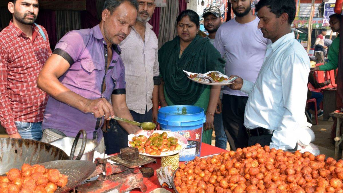 https://www.jagranimages.com/images/newimg/22022025/22_02_2025-badule_in_numaish_aligarh_23888860.jpg