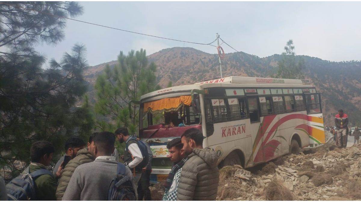 https://www.jagranimages.com/images/newimg/22022025/22_02_2025-bus__23888926.jpg