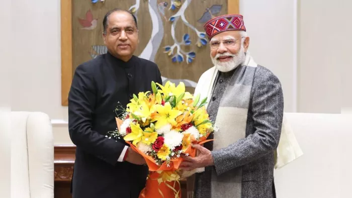 Himachal Politics: जयराम ठाकुर व प्रधानमंत्री नरेंद्र मोदी (फाइल फोटो)