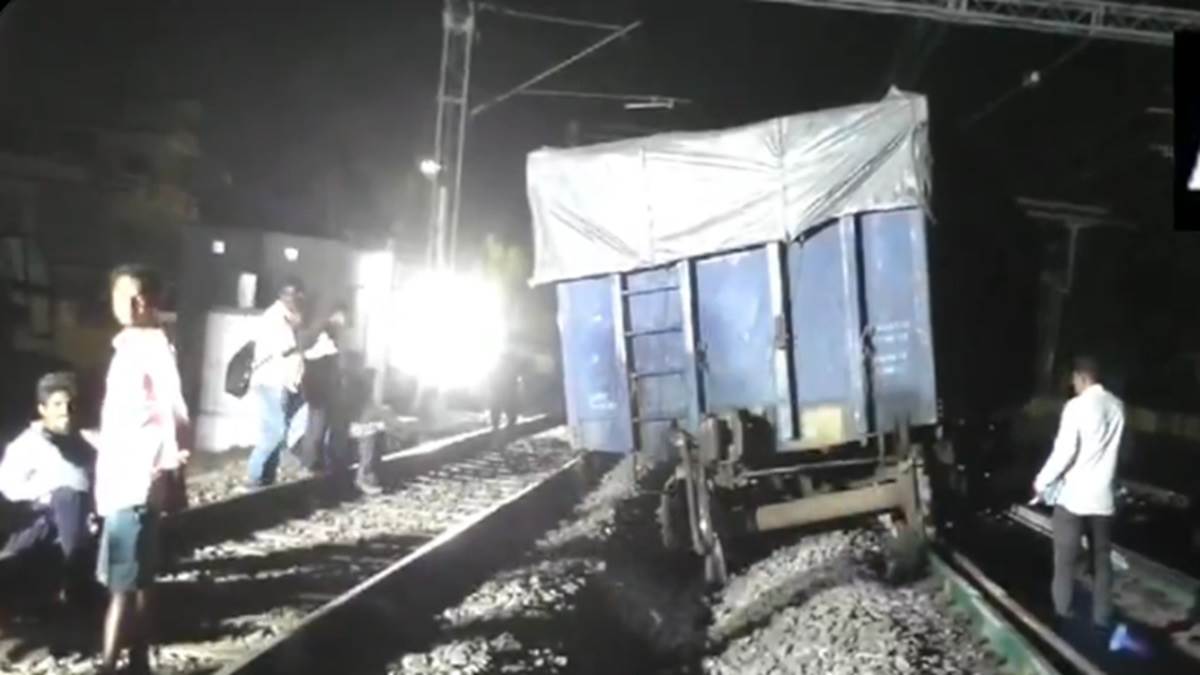 https://www.jagranimages.com/images/newimg/22022025/22_02_2025-odisha_train_accident_23888747.jpg