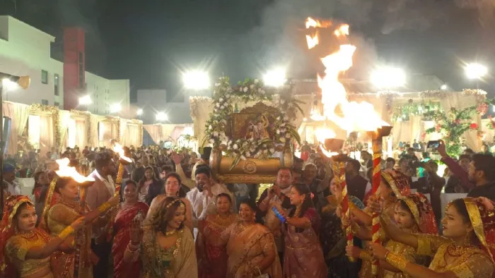 शीतल से ब्याह रचाने को बरात लेकर पालकी में सवार होकर जाते श्रीहरि शालिग्राम, खुशी में नाचते लोग। फोटो -जागरण