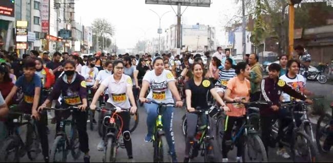 250 युवाओं ने साइकिलिग कर दिया नशा छोड़ने का संदेश